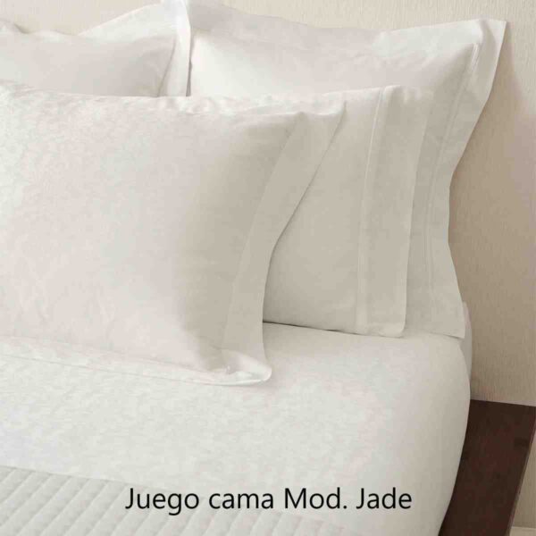 Juego de sábanas con bajera y estampado ornamental blanco en jacquard. Cama 150 cm